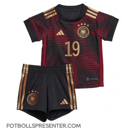 Tyskland Leroy Sane #19 Bortatröja Barn VM 2022 Kortärmad (+ korta byxor)
